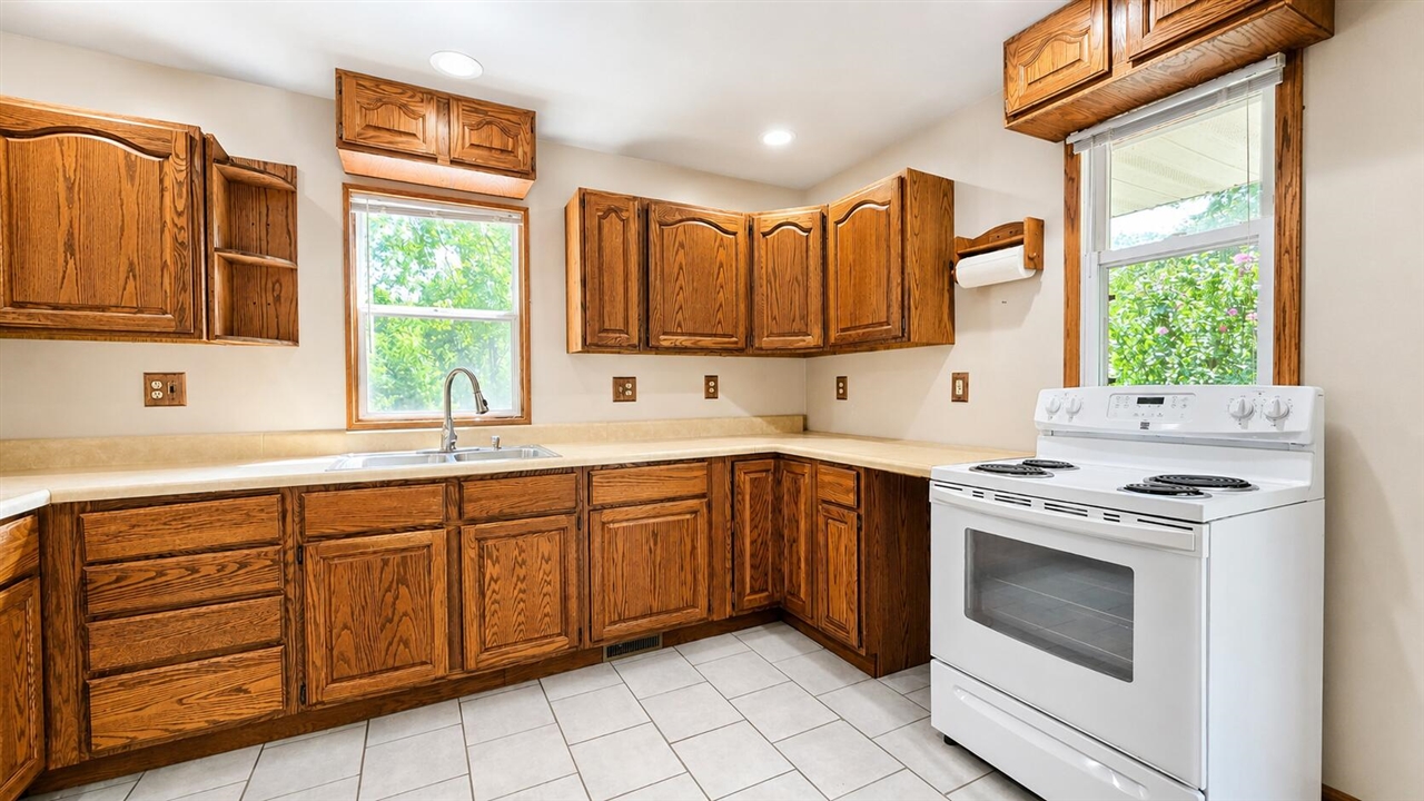 6278 Brooklyn Road Property Photo 3