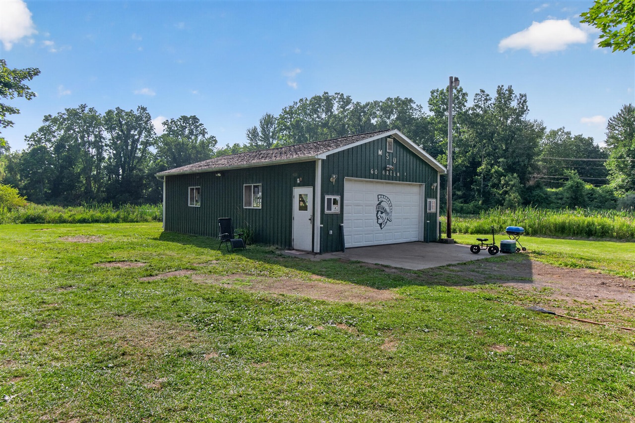 7890 Woodard Road Property Photo 3