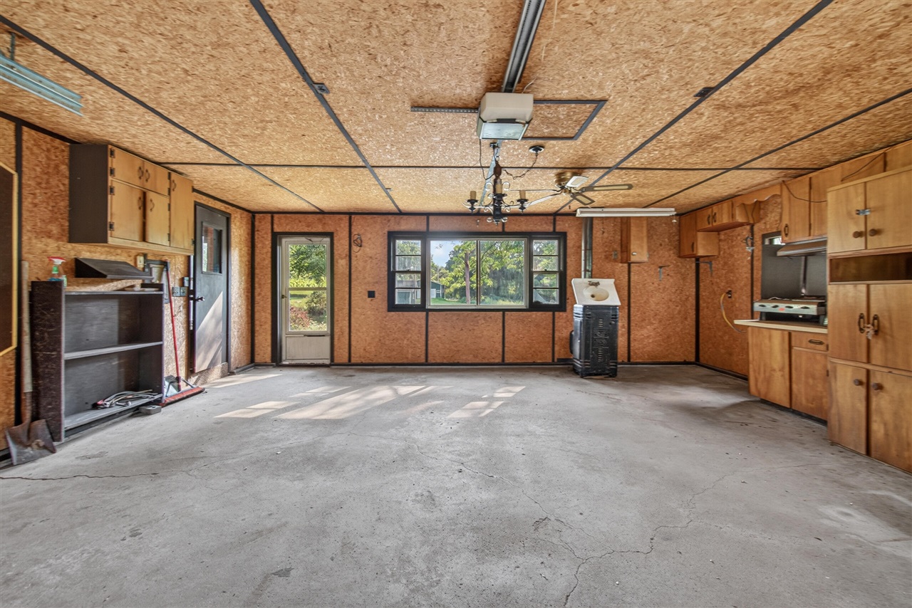 7890 Woodard Road Property Photo 6