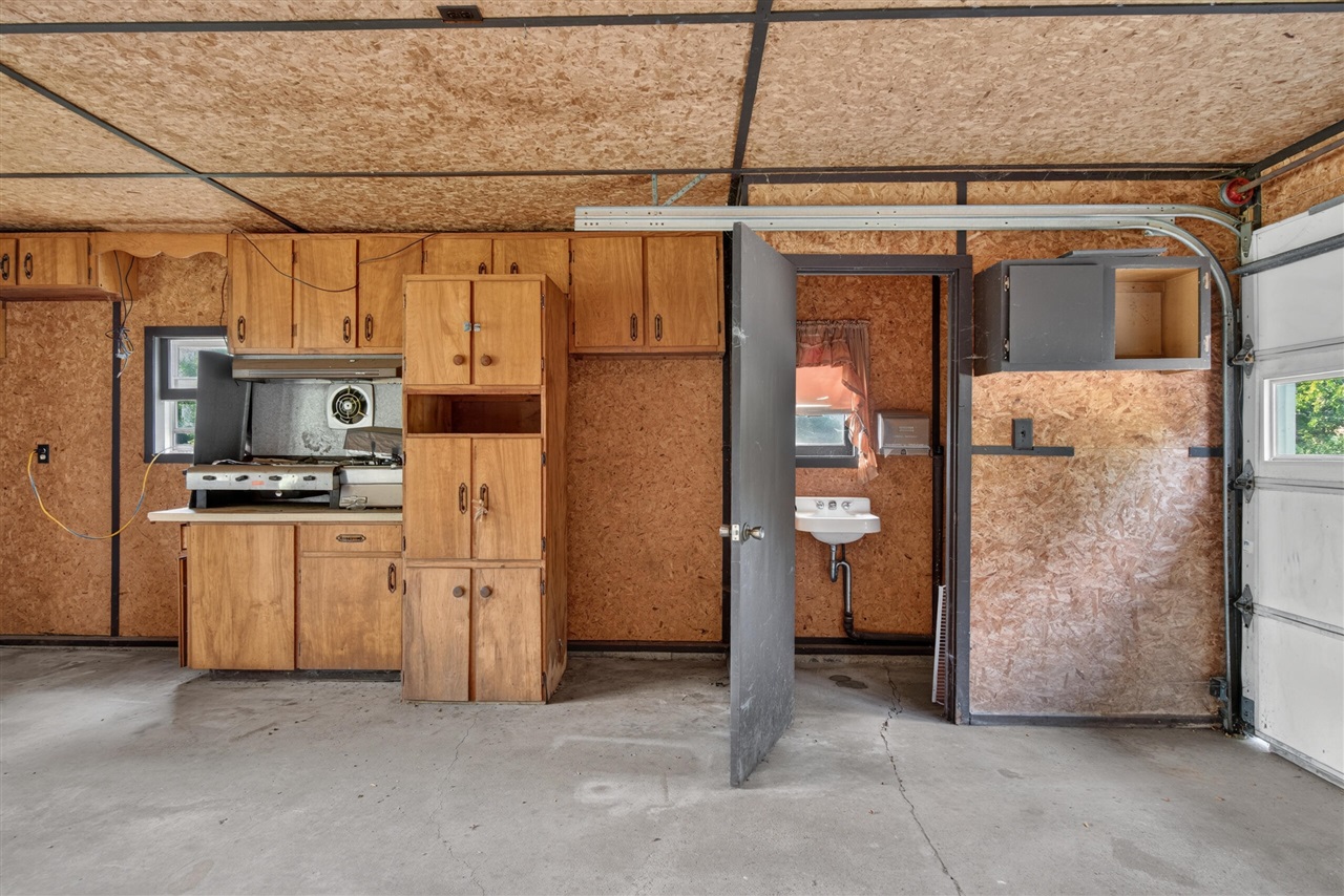 7890 Woodard Road Property Photo 7