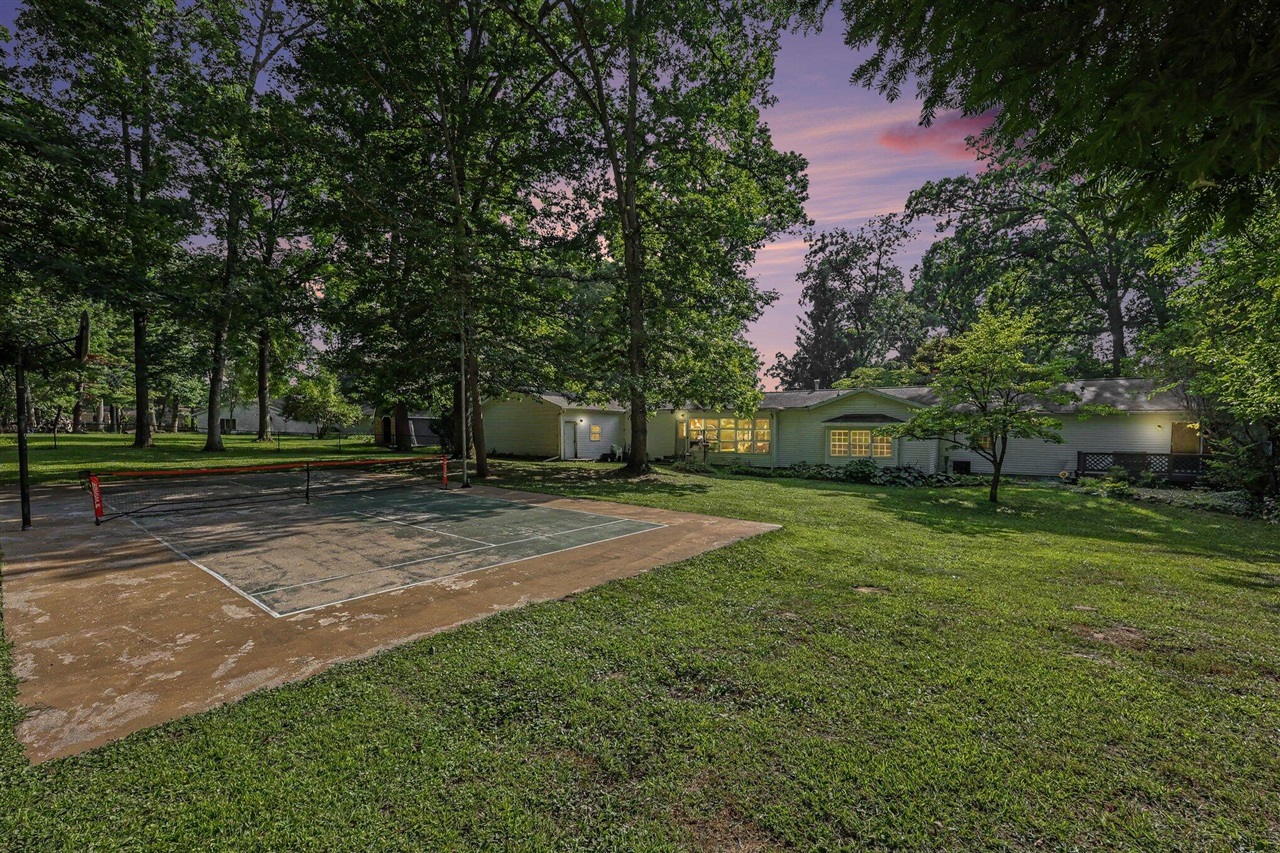 215 Wickenham Drive Property Photo 2