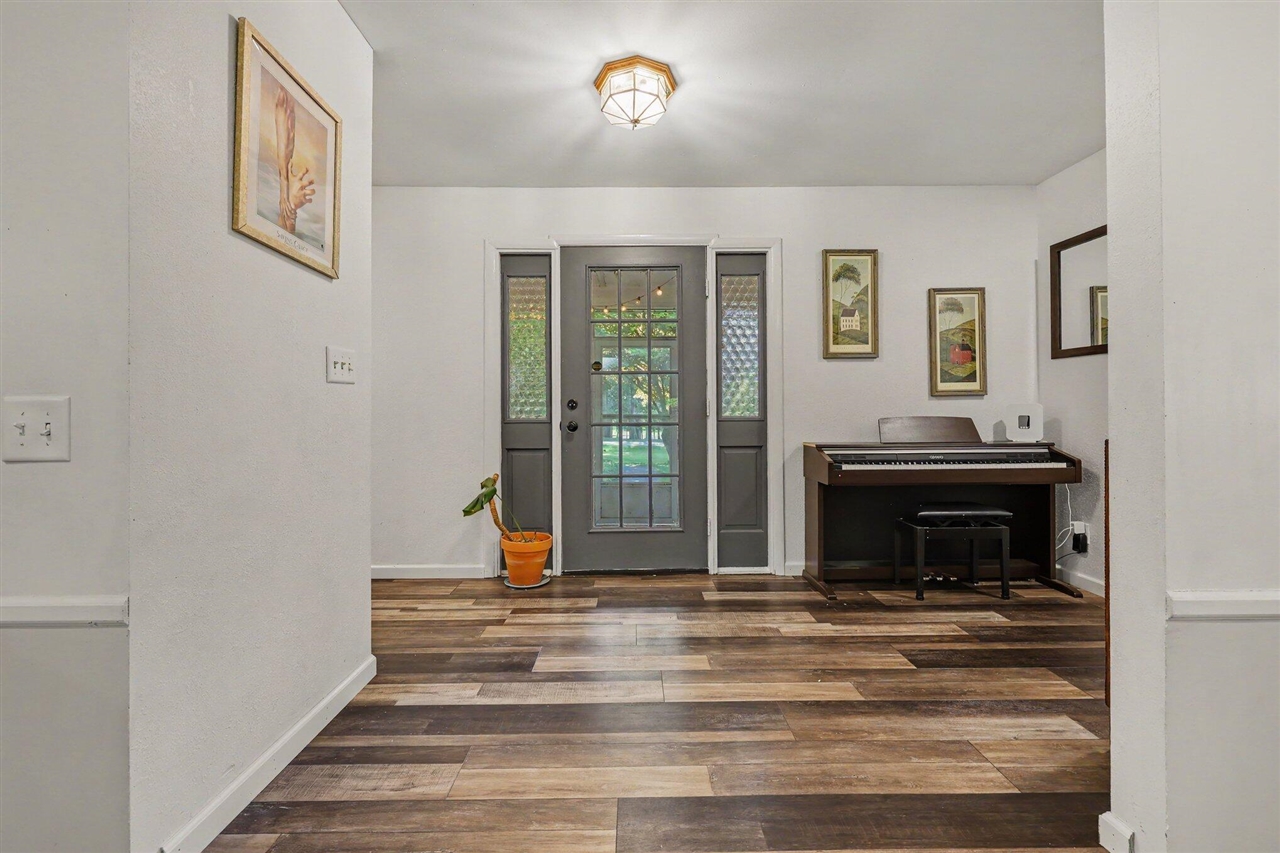 215 Wickenham Drive Property Photo 3