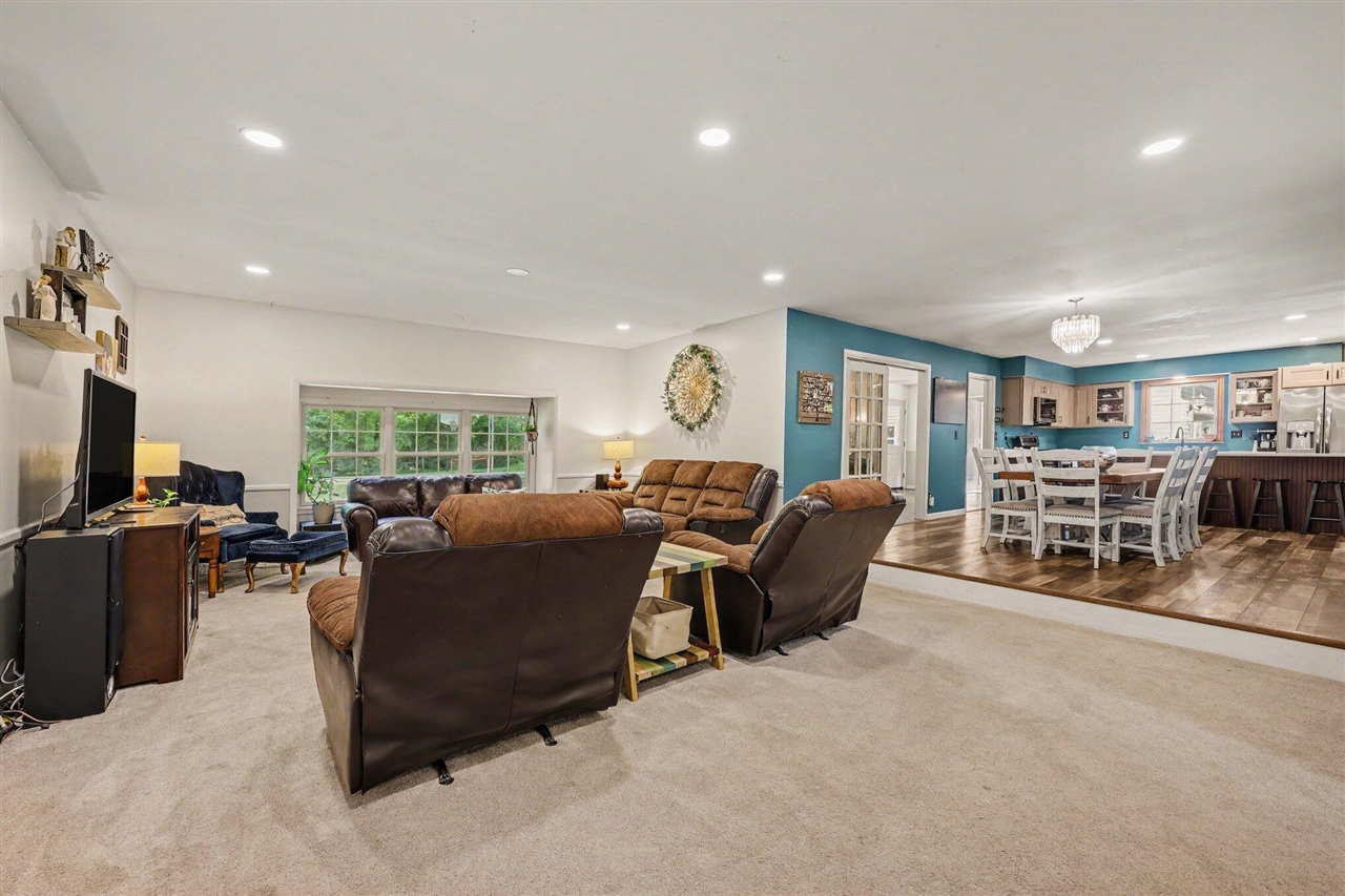 215 Wickenham Drive Property Photo 4