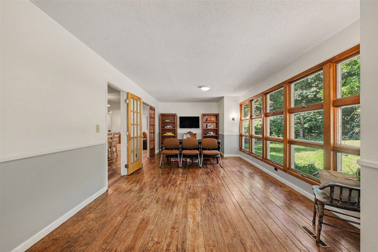 215 Wickenham Drive Property Photo 8