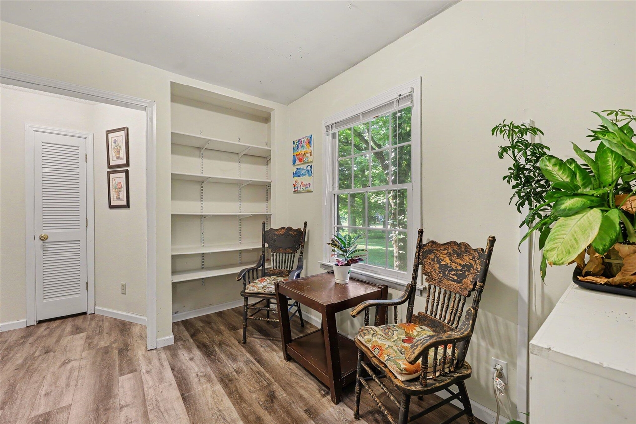 215 Wickenham Drive Property Photo 9