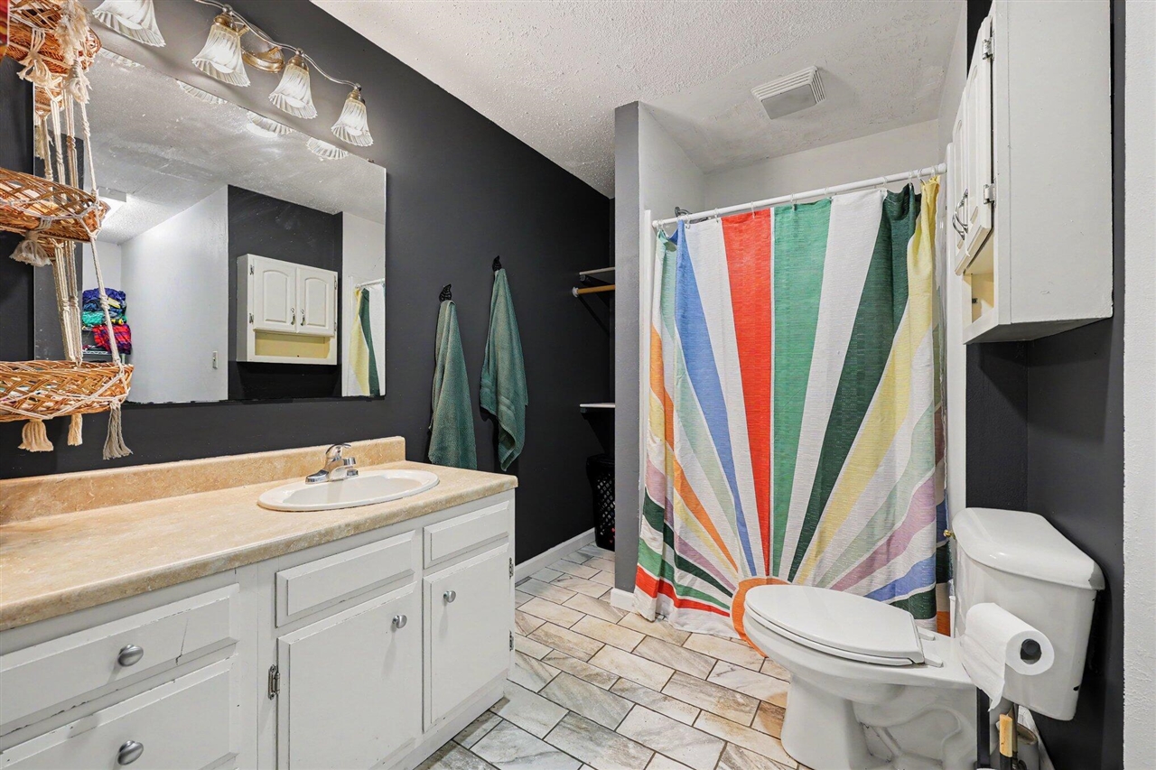 215 Wickenham Drive Property Photo 12
