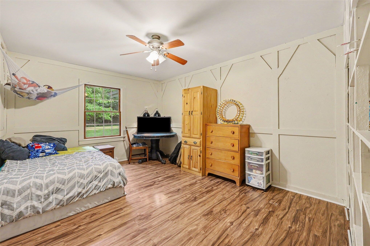 215 Wickenham Drive Property Photo 13