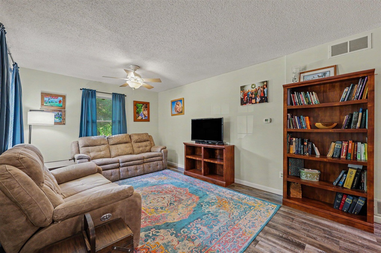 215 Wickenham Drive Property Photo 18