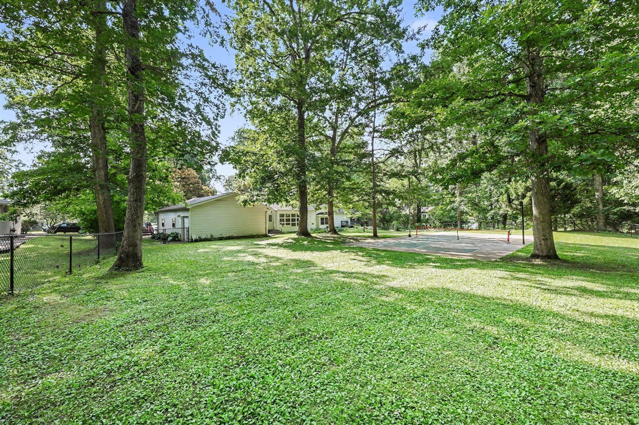 215 Wickenham Drive Property Photo 28