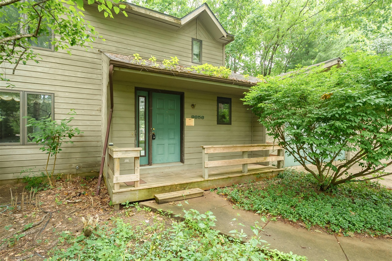 9856 Oak Forest Circle Property Photo 3