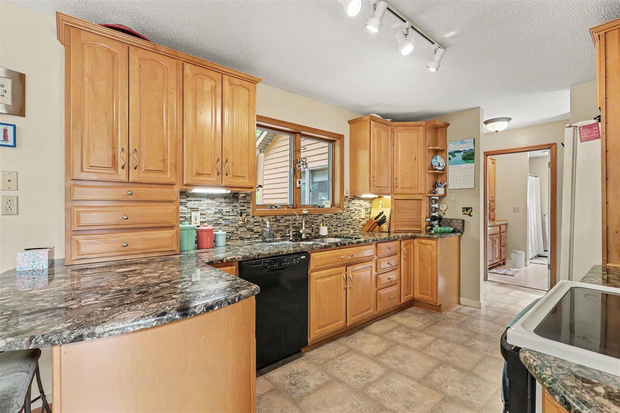 2335 Bluffton Avenue Property Photo 5