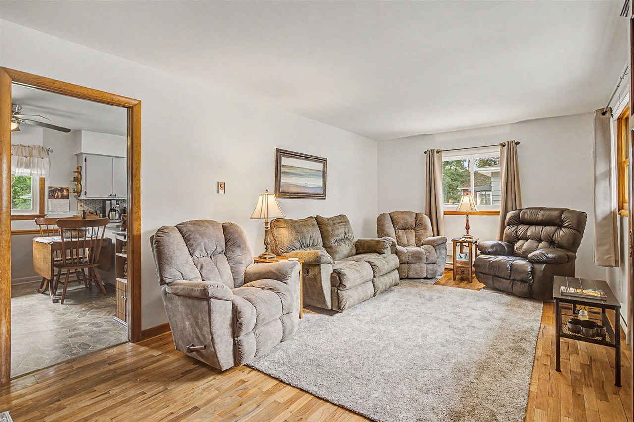 427 Bates Street Property Photo 5