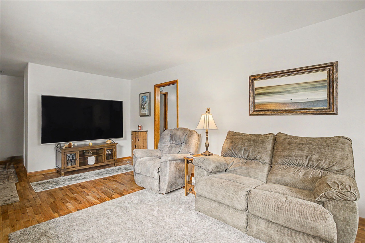 427 Bates Street Property Photo 7