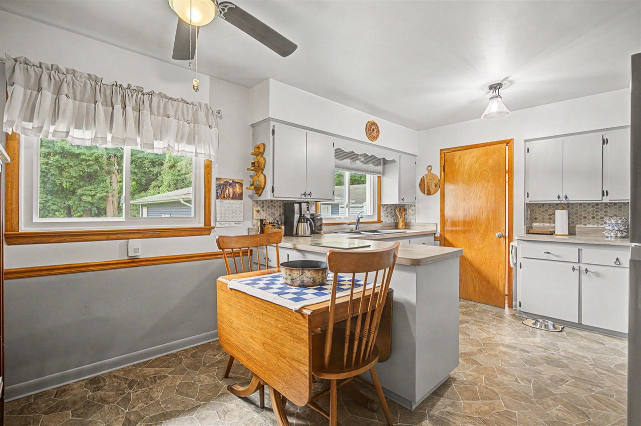 427 Bates Street Property Photo 8