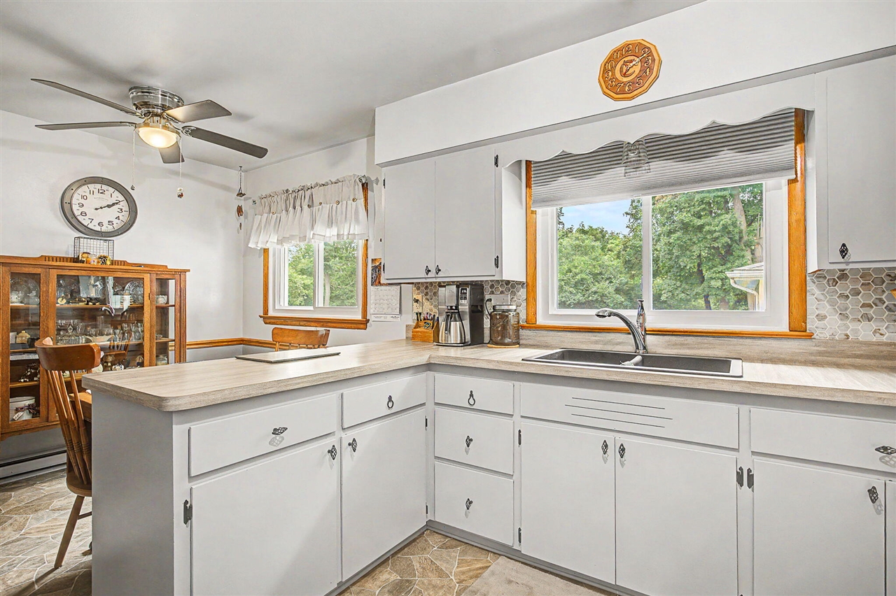 427 Bates Street Property Photo 10