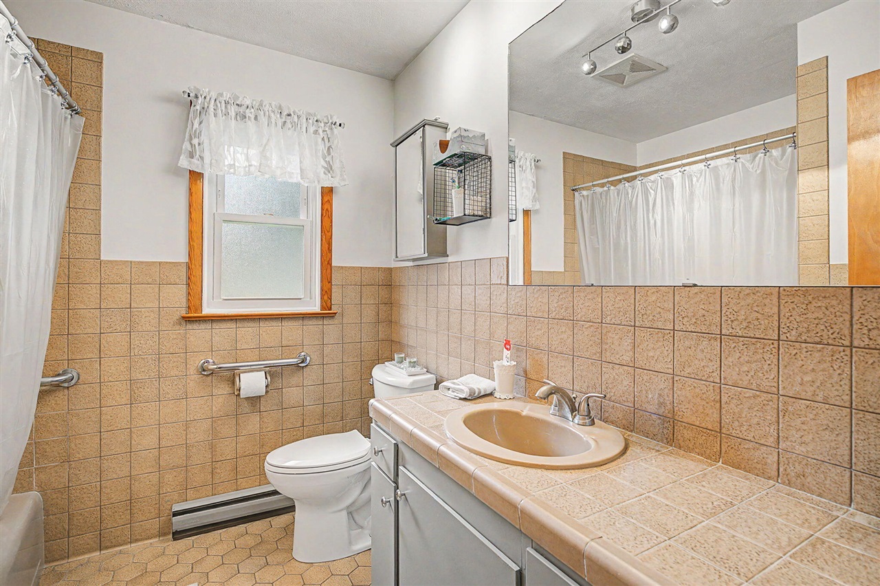 427 Bates Street Property Photo 16