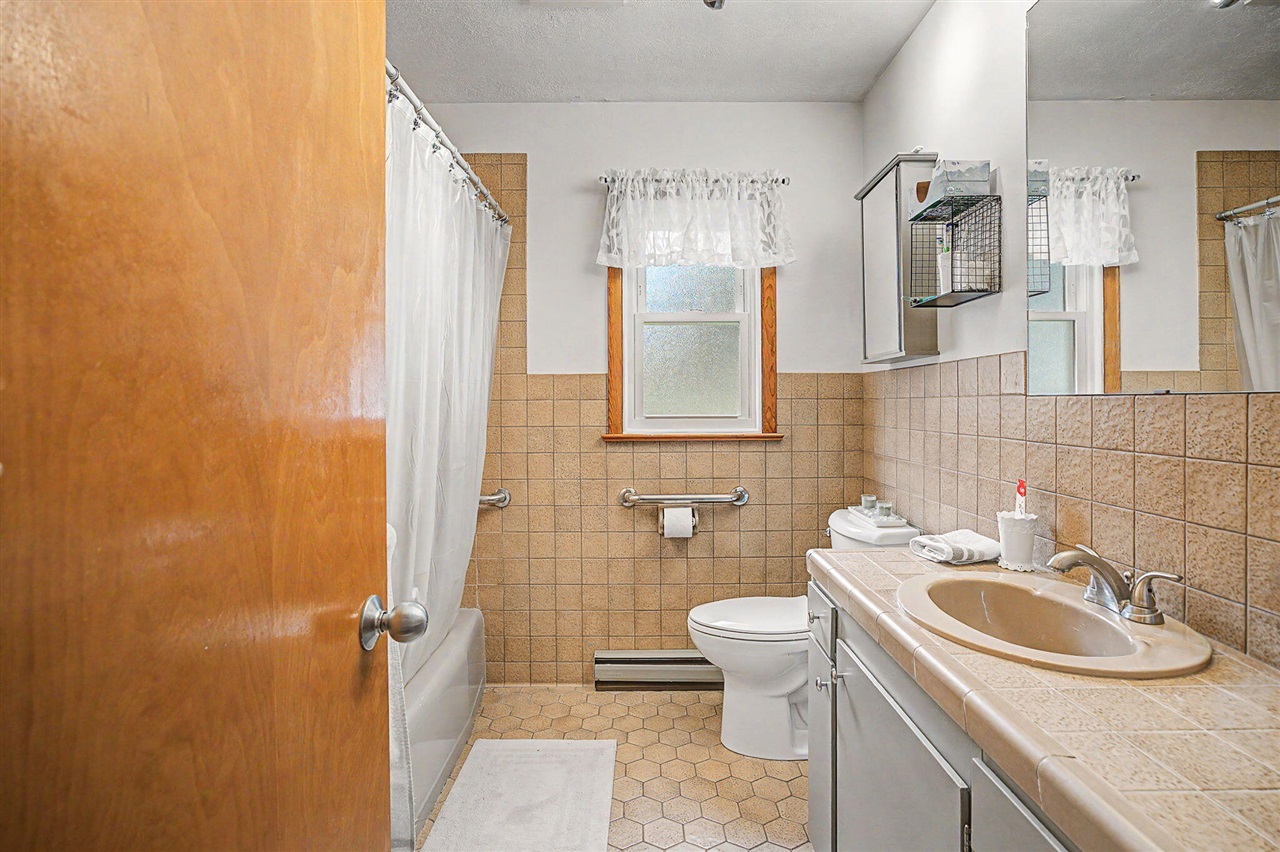 427 Bates Street Property Photo 17