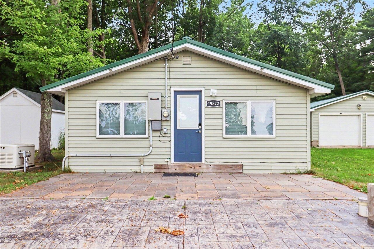 19572 Park Road Property Photo 1