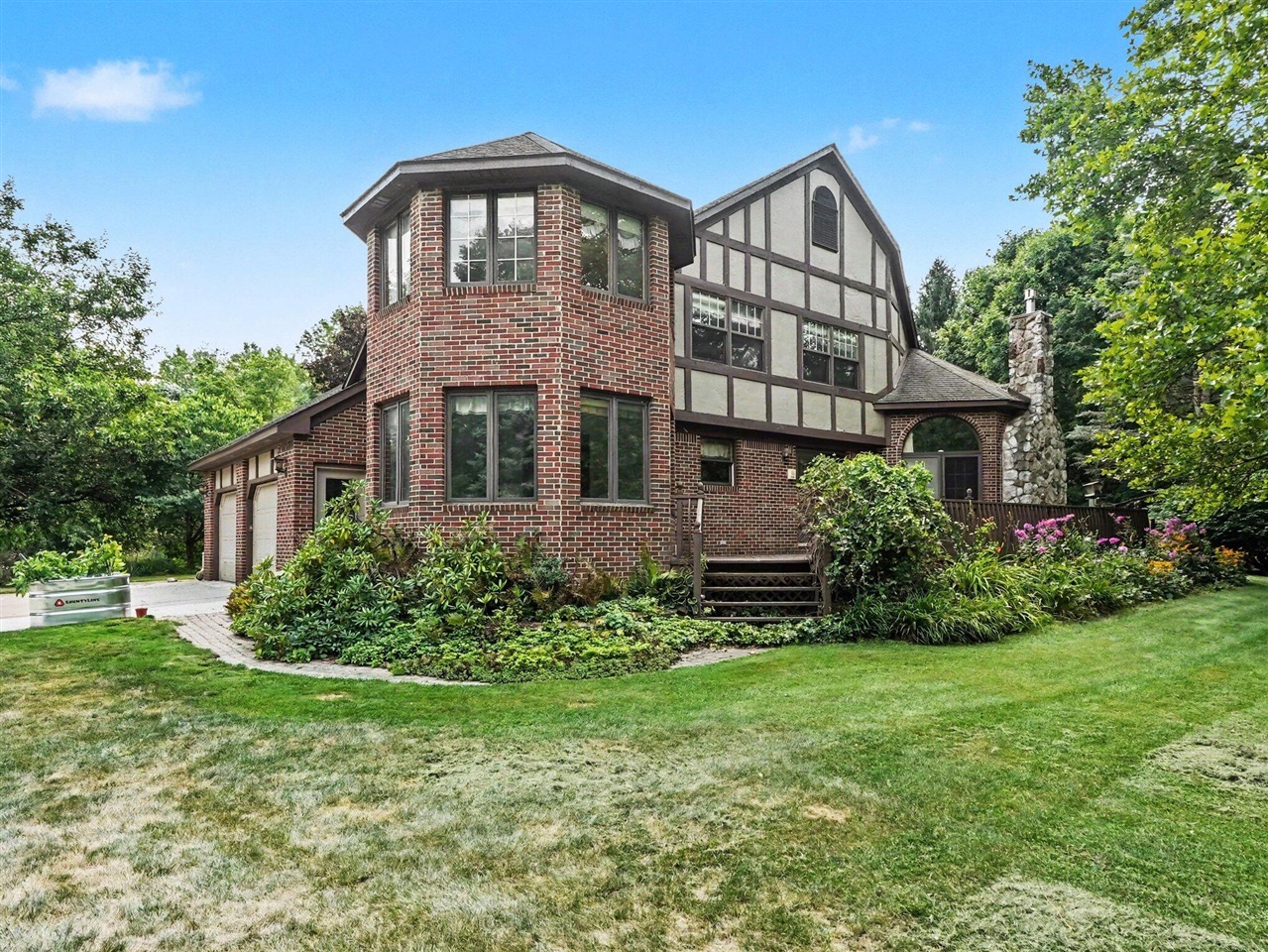 10599 Fleming Road Property Photo 1