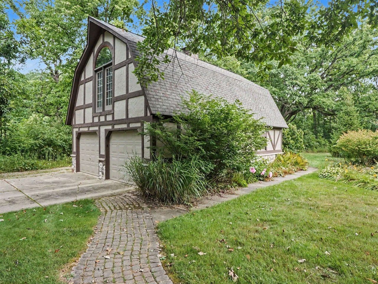 10599 Fleming Road Property Photo 2