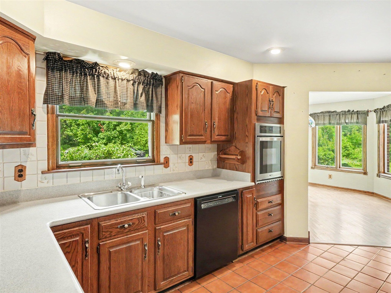 10599 Fleming Road Property Photo 9