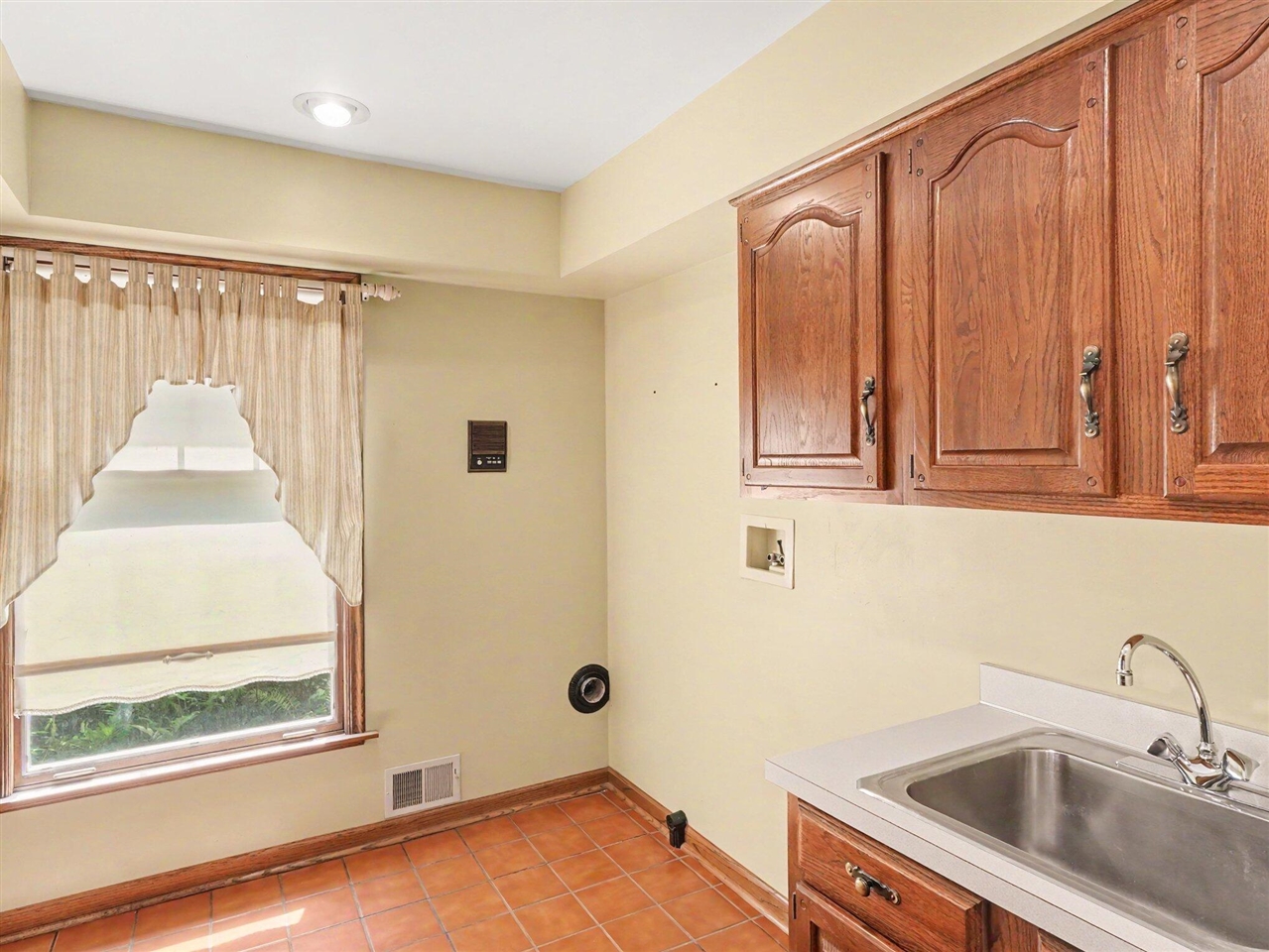 10599 Fleming Road Property Photo 19