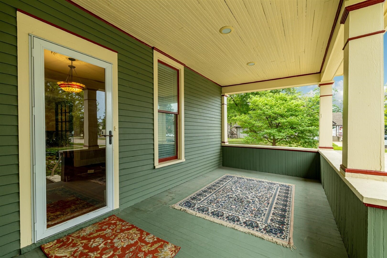 213 N Adams Street Property Photo 5