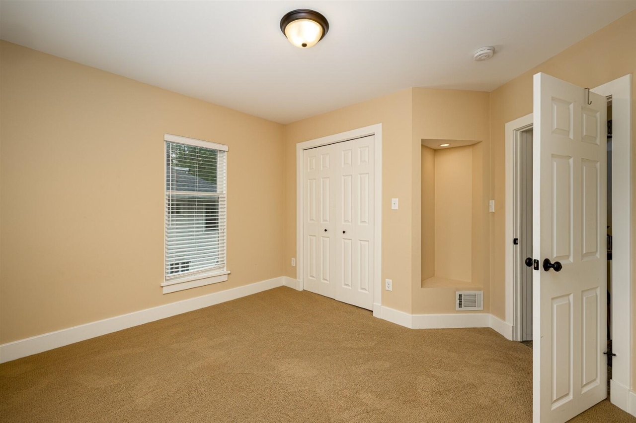 213 N Adams Street Property Photo 27