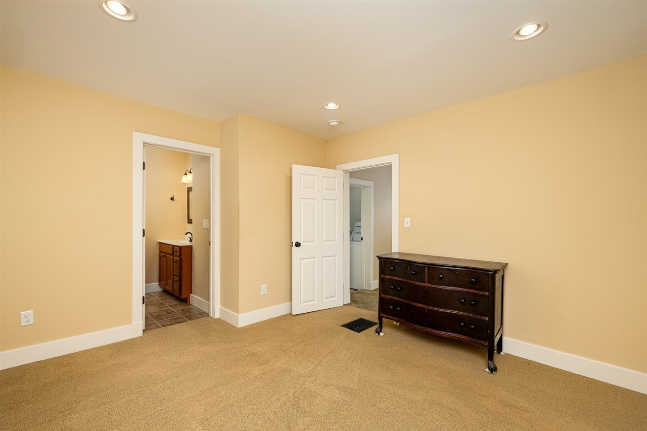213 N Adams Street Property Photo 38