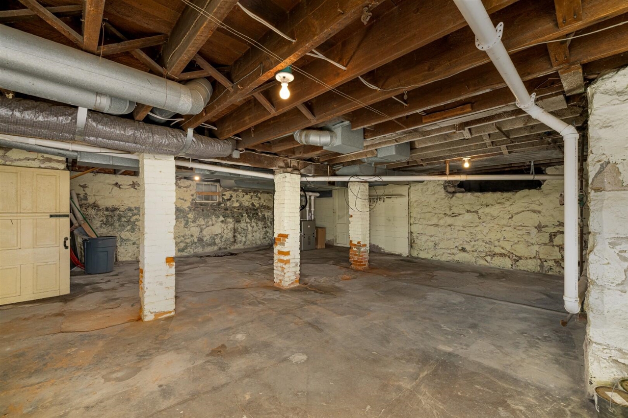 213 N Adams Street Property Photo 44