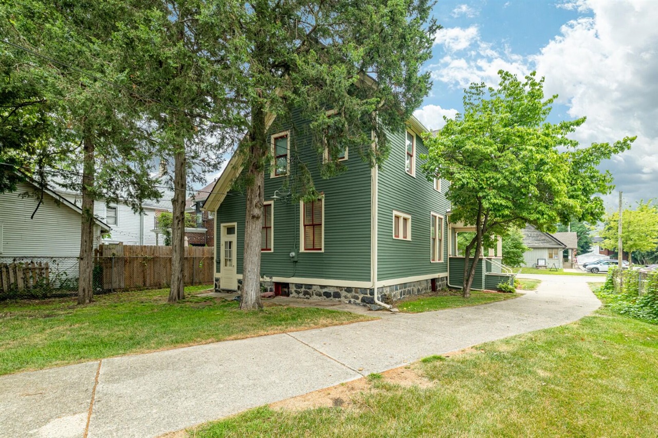 213 N Adams Street Property Photo 48