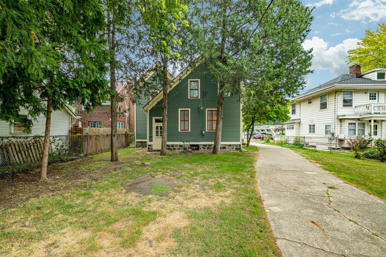 213 N Adams Street Property Photo 49
