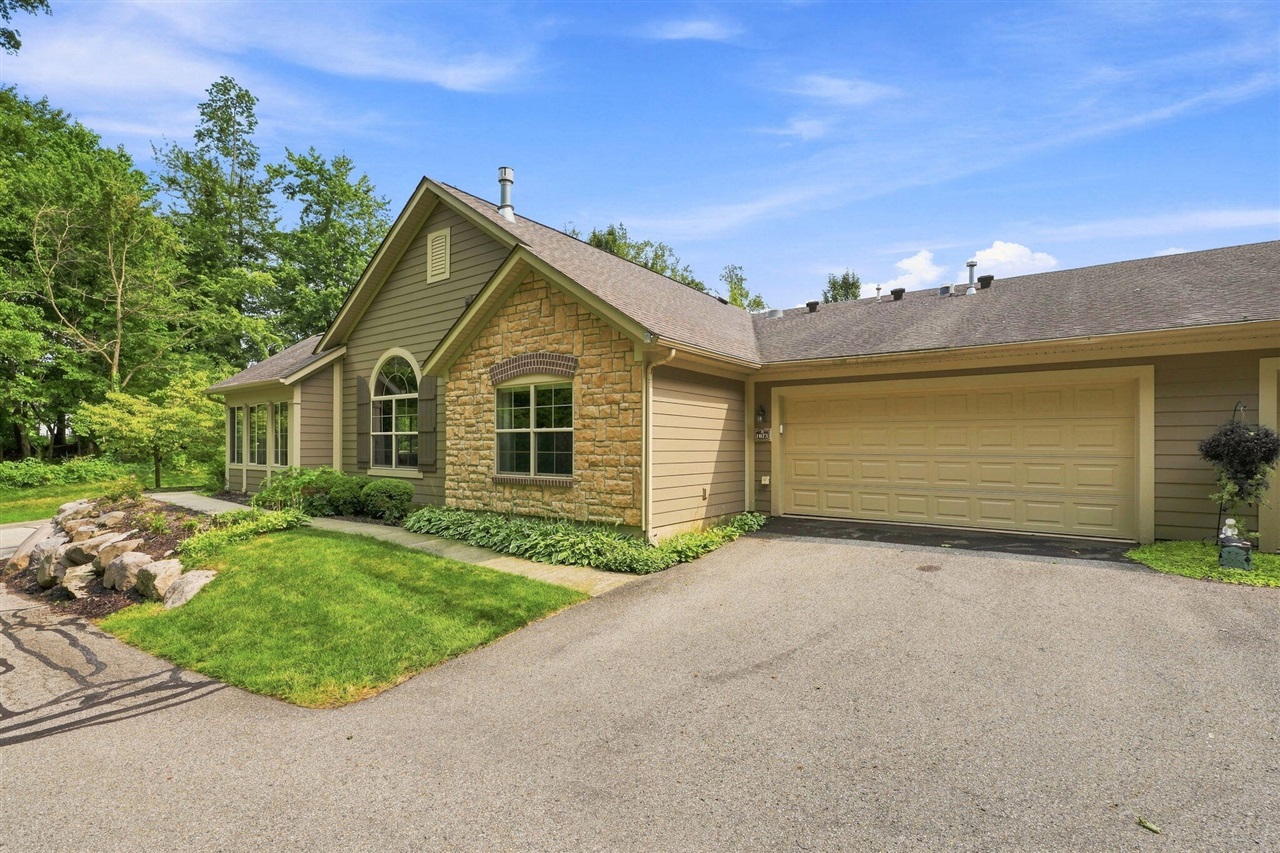 1073 Bridge Crest Property Photo 1