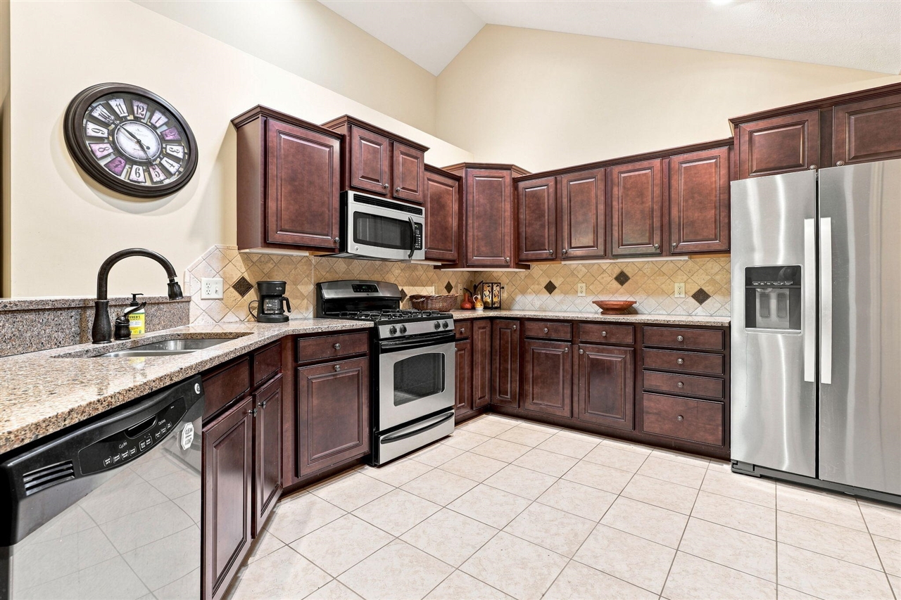 1073 Bridge Crest Property Photo 3