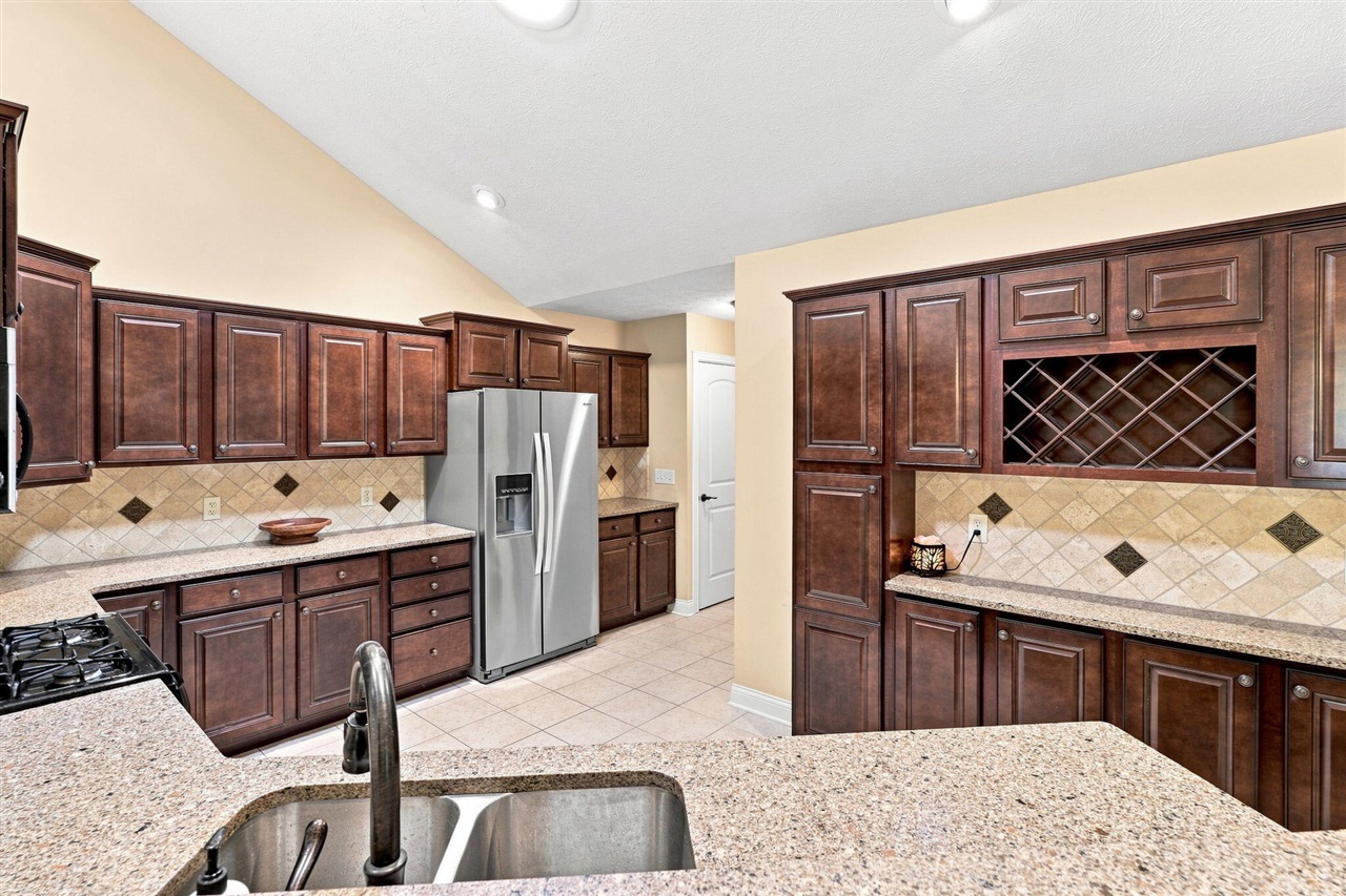 1073 Bridge Crest Property Photo 4
