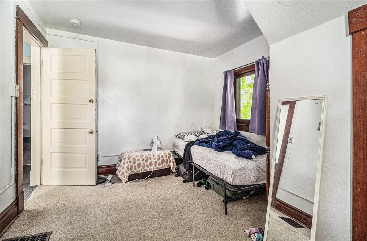 518 N Division Street Property Photo 18