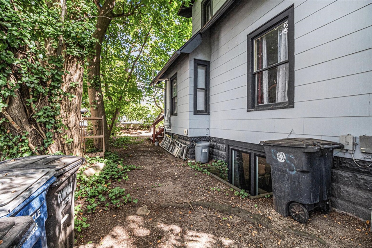 518 N Division Street Property Photo 35