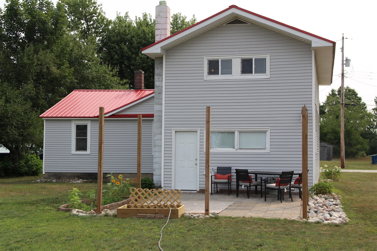 1065 Cedar Street Property Photo 2