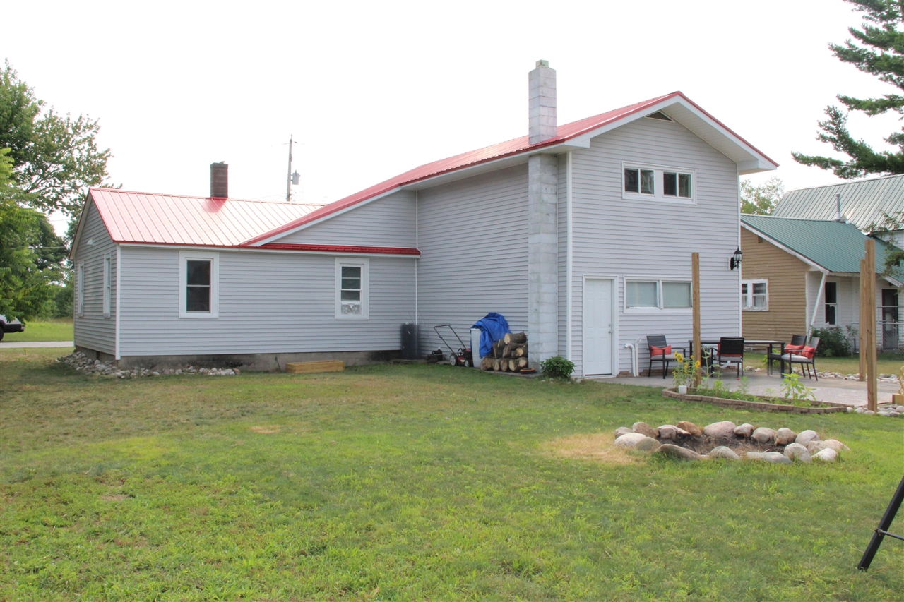 1065 Cedar Street Property Photo 3