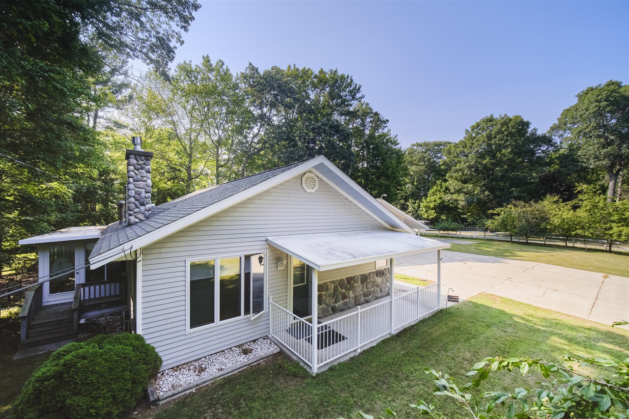 3423 Balsam Avenue Property Photo 1