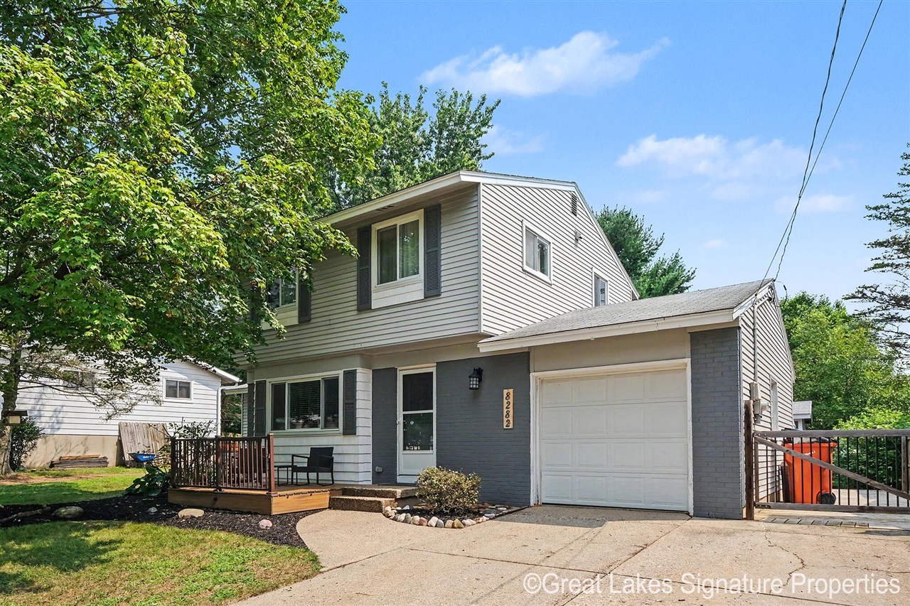 8282 Courtland Drive Property Photo 4