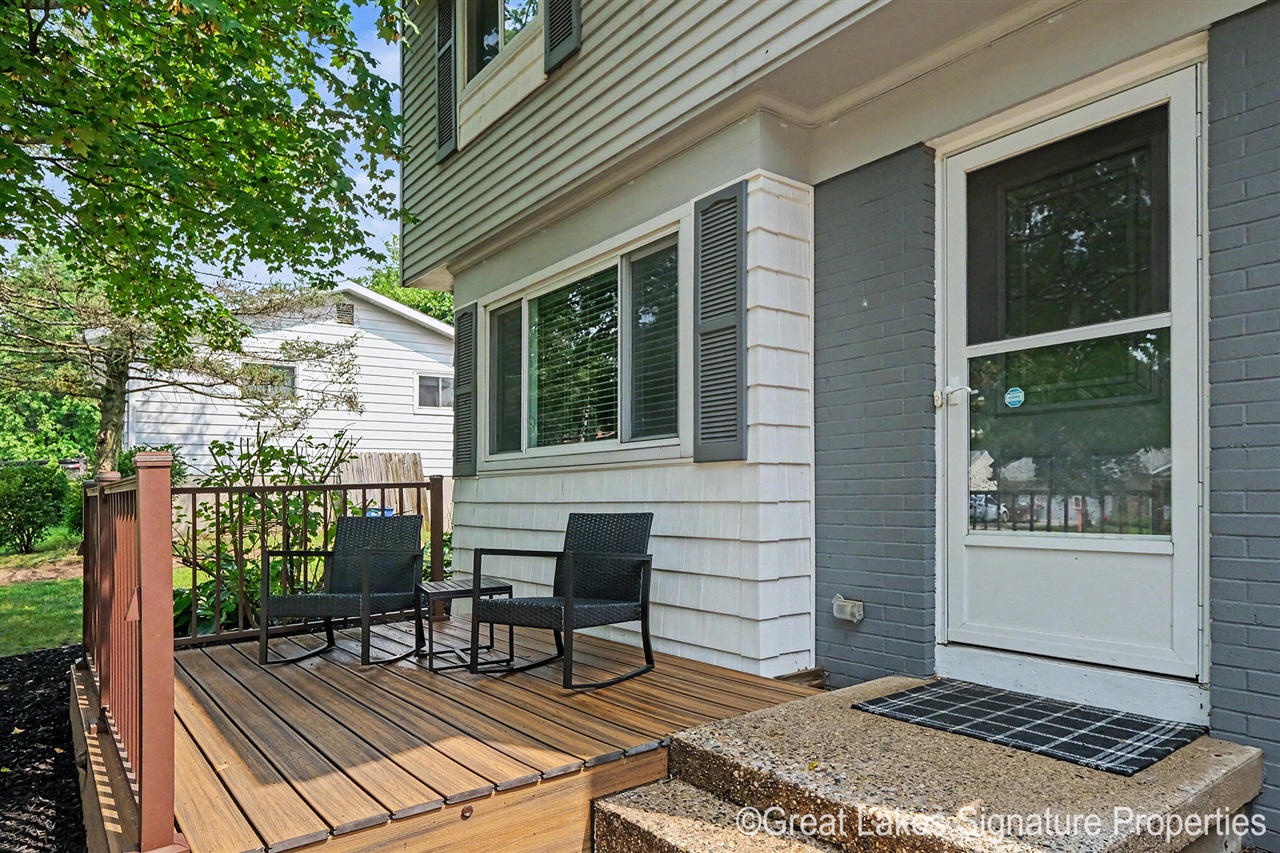 8282 Courtland Drive Property Photo 5