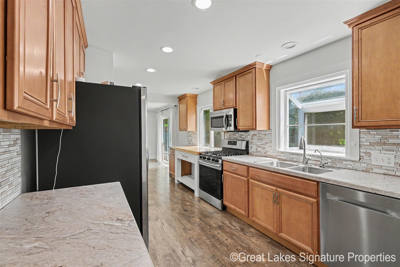 8282 Courtland Drive Property Photo 12