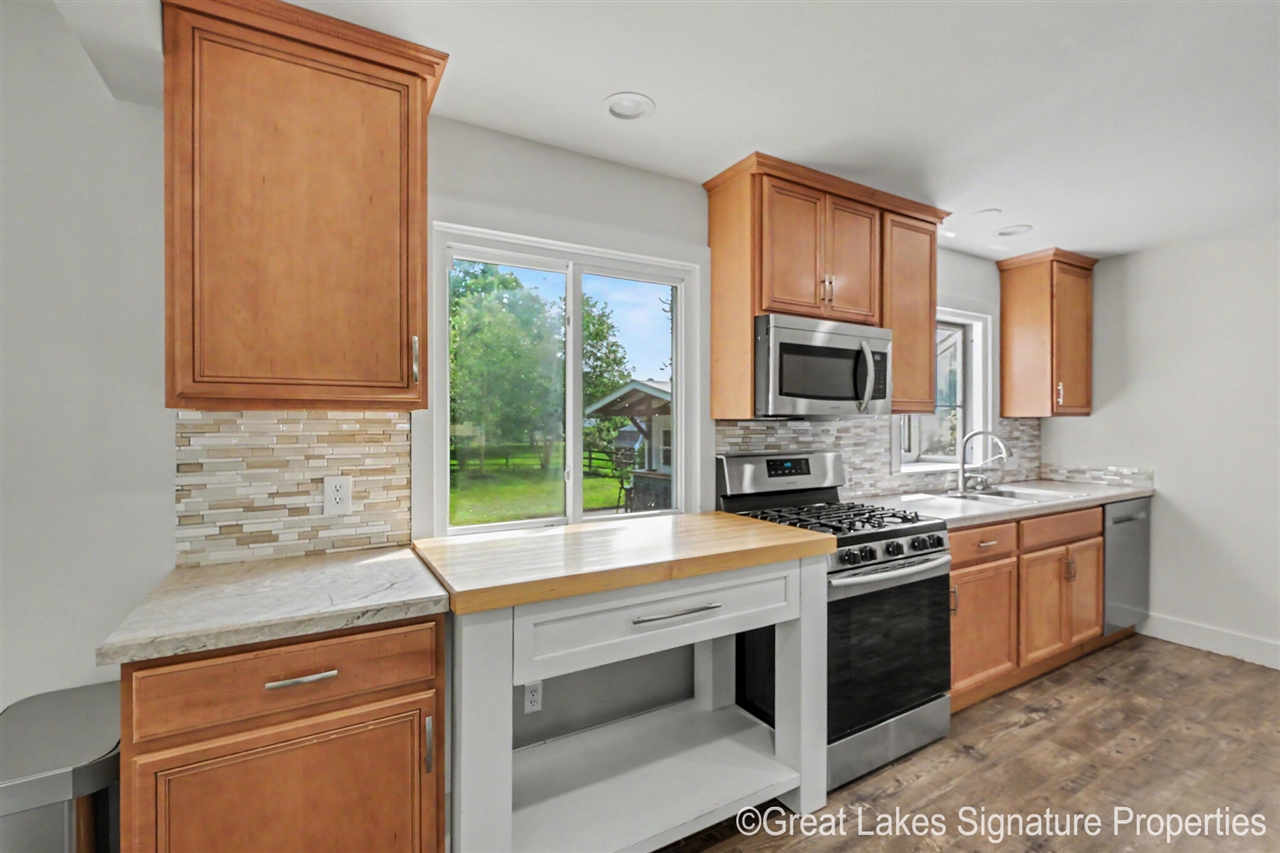 8282 Courtland Drive Property Photo 14