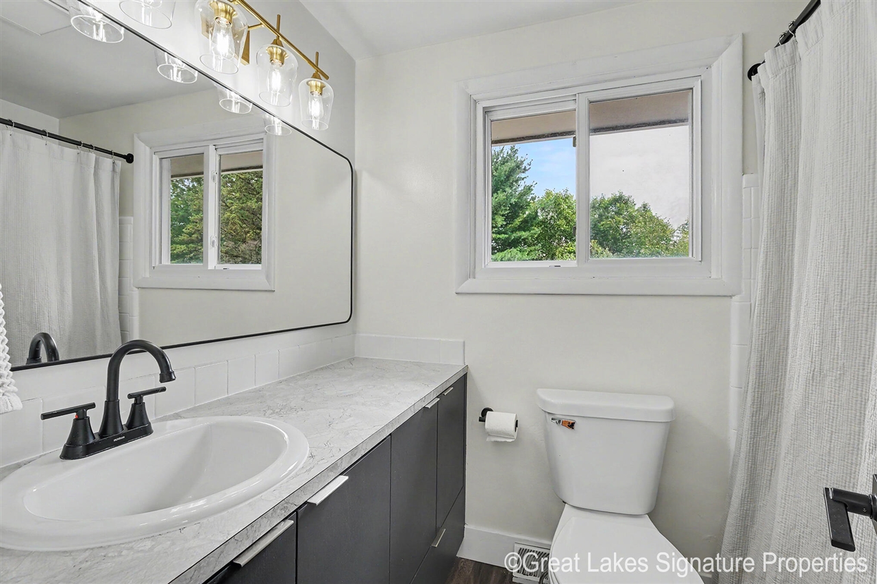 8282 Courtland Drive Property Photo 17