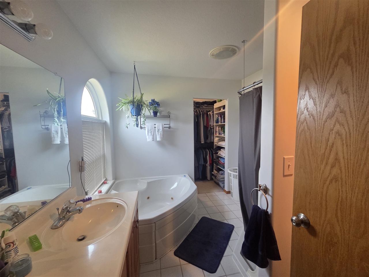1106 S Bundy Drive Property Photo 6