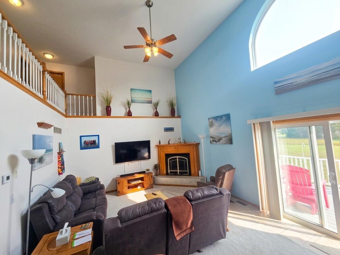 1106 S Bundy Drive Property Photo 8