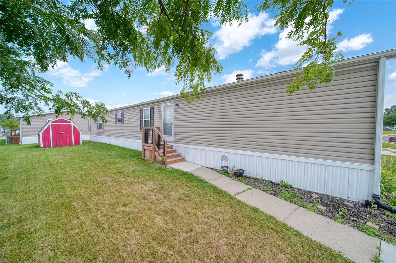 181 Newbury Property Photo 2
