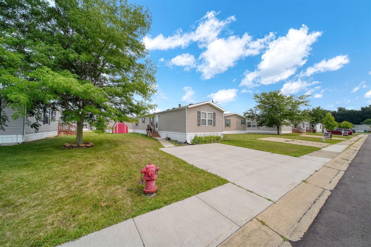 181 Newbury Property Photo 3