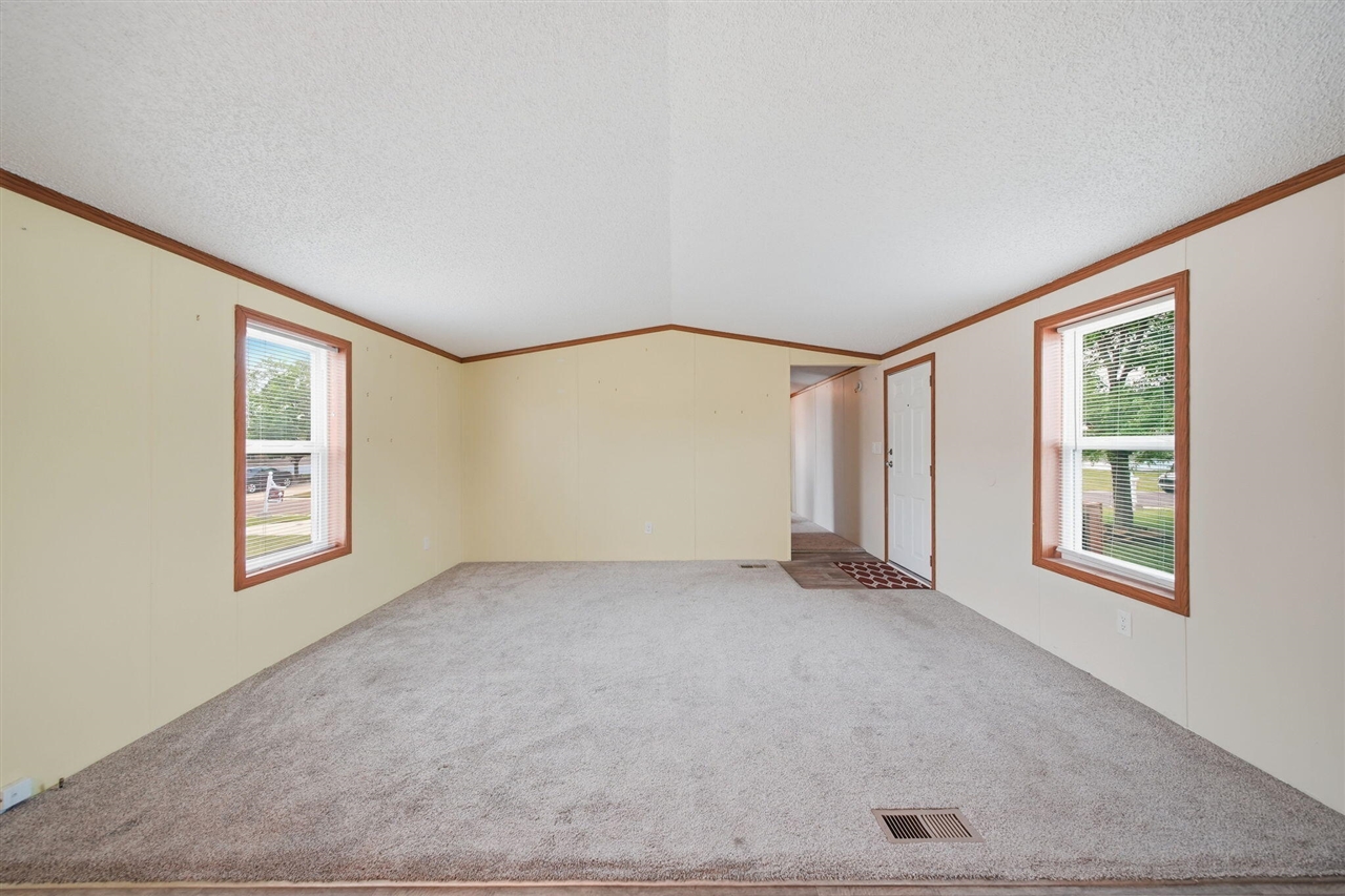 181 Newbury Property Photo 7